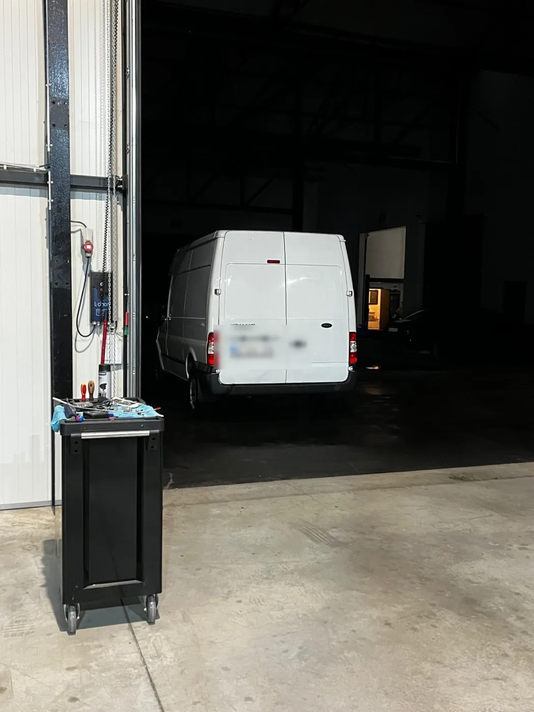 La camionnette de Sanivia au dépôt, prête à partir en intervention.